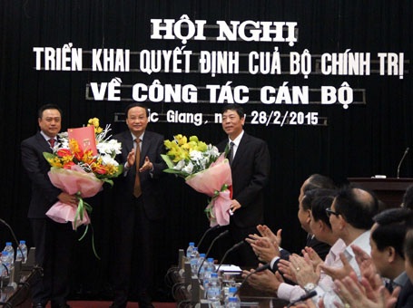 Trao quyết định của Bộ Chính trị về nhân sự tỉnh Bắc Giang - 1 Trao quyết định của Bộ Chính trị về nhân sự tỉnh Bắc Giang