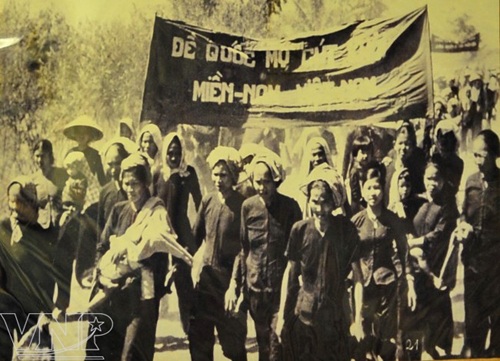 Phụ nữ miền Nam Việt Nam biểu tình phản đối đế quốc Mỹ (Ảnh: TTXVN)