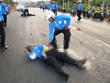 Hội viên môtô bảo vệ đoàn đua xe đạp nữ bị tai nạn tử vong - 1 Ông Lìn Mã Sáng lúc gặp nạn nạn, ngã xuống đường. Ảnh: Dư Hải
