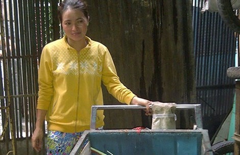 Công an hướng dẫn chị ve chai làm thủ tục nhận 5 triệu Yên - 1 Công an hướng dẫn chị ve chai làm thủ tục nhận 5 triệu Yên