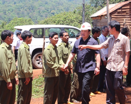 Phó Thủ tướng nghe báo cáo về tình hình quản lý bảo vệ rừng tại huyện Tuy Đức