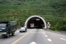Thủ tướng đồng ý triển khai ống thứ hai hầm Hải Vân - 2 Hầm Hải Vân đang khai thác chỉ hai làn xe