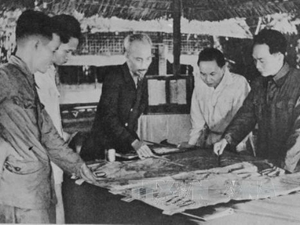 Chủ tịch Hồ Chí Minh với chiến thắng lịch sử Điện Biên Phủ - 1 Chủ tịch Hồ Chí Minh với chiến thắng lịch sử Điện Biên Phủ