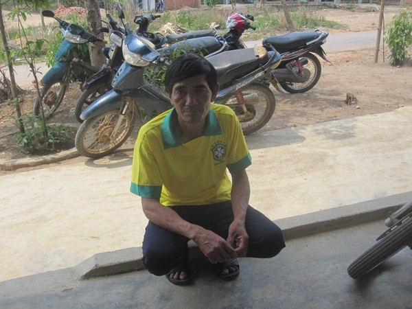 Đống tro tàn ở ngôi làng đẹp nhất Tây Nguyên - 6 Già làng Xôn không ai là không buồn, không khóc