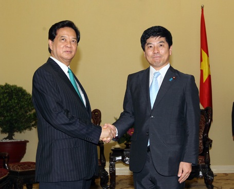 Thủ tướng Nguyễn Tấn Dũng đón tiếp Thứ trưởng Ngoại giao Nhật Bản Nakane Kazuyuki.