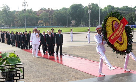 Lãnh đạo Đảng, Nhà nước vào Lăng viếng Chủ tịch Hồ Chí Minh.
