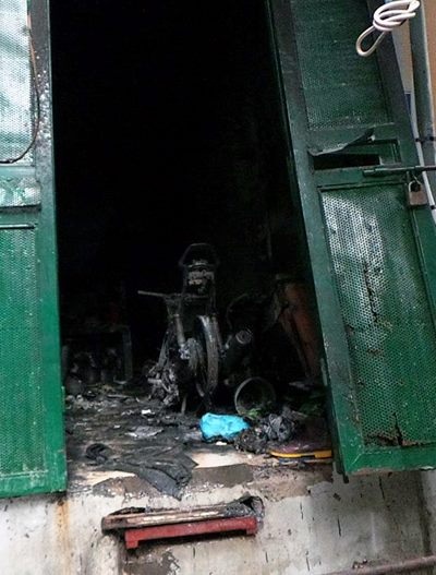 Hà Nội: 5 người trong gia đình tử vong sau vụ cháy lúc nửa đêm - 1 Những người mắc kẹt trên tầng 3 của ngôi nhà không thể chạy thoát. (Ảnh: CTV)