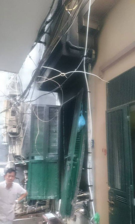 Hà Nội: 5 người trong gia đình tử vong sau vụ cháy lúc nửa đêm - 2 Hà Nội: 5 người trong gia đình tử vong sau vụ cháy lúc nửa đêm