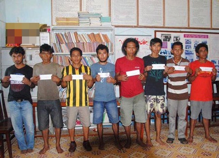 8 tên cướp biển cướp tàu Malaysia khai gì với Cảnh sát biển Việt Nam? - 3 8 tên cướp biển quốc tịch Indonesia bị Cảnh sát biển Việt Nam bắt giữ