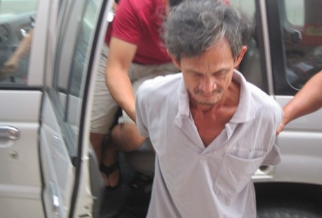 Nghi can giết người bị công an đưa về Bà Rịa - Vũng Tàu để điều tra. Ảnh: L.Ly