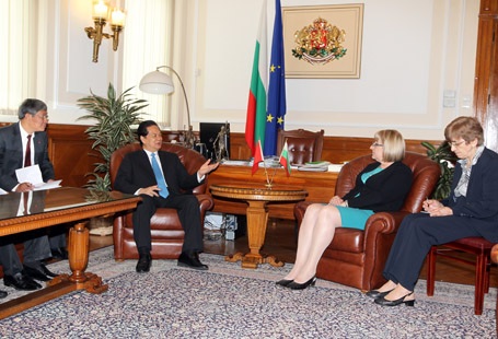 Thủ tướng Nguyễn Tấn Dũng chia sẻ với Thủ tướng Bulgaria những lo ngại về Biển Đông - 2 Thủ tướng Chính phủ Nguyễn Tấn Dũng hội đàm với Thủ tướng Cộng hòa Bulgaria Boyko Borissov.