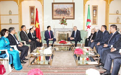 Algeria sẵn sàng đóng góp trong việc gìn giữ hòa bình trên Biển Đông - 1 Algeria sẵn sàng đóng góp trong việc gìn giữ hòa bình trên Biển Đông