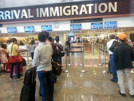 Bay sang Singapore, nhiều người Việt bị từ chối nhập cảnh - 2 Khu vực làm thủ tục nhập cảnh tại cửa khẩu sân bay quốc tế Changi - Singapore