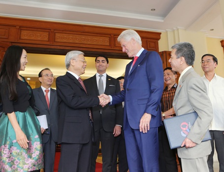 Nguyên Tổng thống Bill Clinton: Hoa Kỳ ủng hộ Việt Nam trên nhiều lĩnh vực - 1 Tổng Bí thư Nguyễn Phú Trọng tiếp Nguyên Tổng thống Mỹ Bill Clinton.