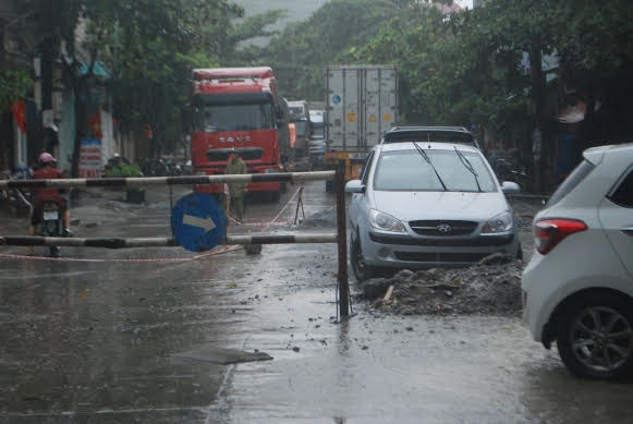 Mưa lớn bất ngờ, thành phố Lào Cai ngập trong nước - 4 Phạm Ngọc Triển