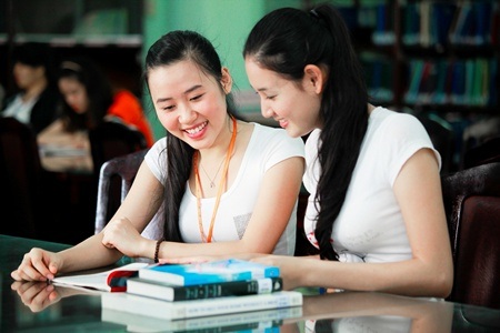 Học ngành này, sinh viên được đào tạo kiến thức về pháp luật trong kinh doanh