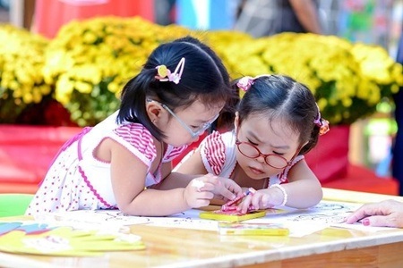 Trao gửi điều ước với “Cây bàn tay yêu thương” - 11 Cây Bàn Tay Yêu Thương còn để lại dấu ấn đặc biệt với cả người nước ngoài