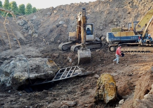 Mức đề xuất xử phạt người khai thác hòn đá nặng gần 30 tấn gây nhiều tranh cãi