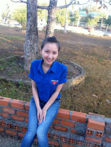 Cô giáo tiểu học Đắk Lắk xinh đẹp, hát hay, kinh doanh giỏi - 3 Là cô giáo Tổng phụ trách Đội của trường