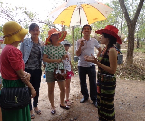 Hướng dẫn tận tình chu đáo cho du khách