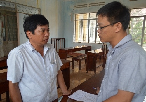 Giám đốc bị bắt giam oan sai 243 ngày đòi bồi thường 6,9 tỷ đồng - 1 Ông Điền (bên trái) khởi kiện vì không chấp nhận mức bồi thường của Viện KSND TP. Buôn Ma Thuột