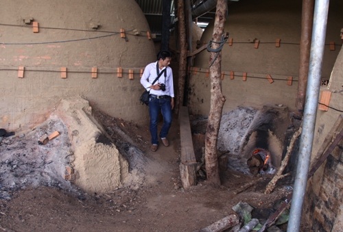 Cơ sở đốt than xả khói, bụi gây bức xúc người dân