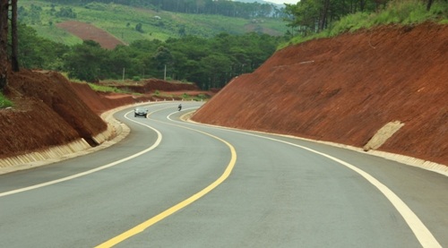 Đường Hồ Chí Minh đoạn qua Đắk Nông rất đẹp và thông thoáng