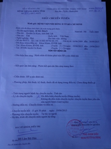 Giấy chuyển tuyến của bệnh viện Đa khoa Đắk Lắk nhưng gia đình chưa đưa H'Niu đi vì không còn tiền