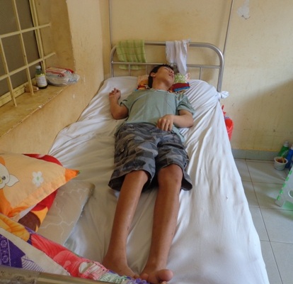 Thọ bị liệt tứ chi do chấn thương sọ não