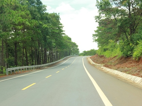 Tuyến
đường được đầu tư xây dựng đẹp.