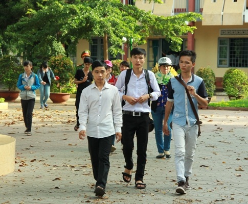 Thí sinh ra về sau môn thi Hóa học tại cụm thi Đắk Lắk.