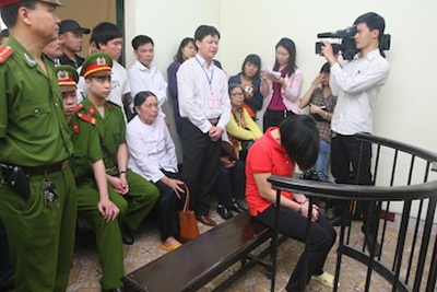 Hà Nội: Nữ phạm bắt cóc bé sơ sinh nhận án, khóc ròng - 3 Hà Nội: Nữ phạm bắt cóc bé sơ sinh nhận án, khóc ròng