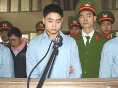 Sát thủ máu lạnh bật khóc nghe mô tả thương tích nạn nhân  - 21