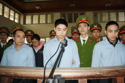 Sát thủ máu lạnh bật khóc nghe mô tả thương tích nạn nhân  - 20