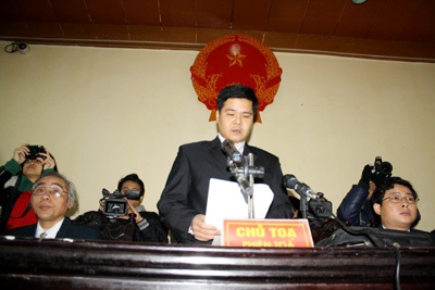 Sát thủ máu lạnh bật khóc nghe mô tả thương tích nạn nhân  - 19