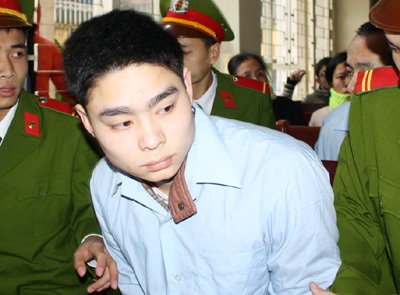 Sát thủ máu lạnh bật khóc nghe mô tả thương tích nạn nhân  - 16