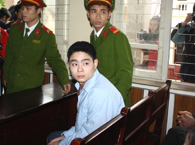 Sát thủ máu lạnh bật khóc nghe mô tả thương tích nạn nhân  - 18