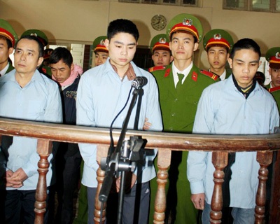 Sát thủ máu lạnh bật khóc nghe mô tả thương tích nạn nhân  - 9