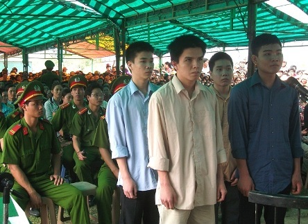 Phẫn nộ phiên xử 4 thiếu niên lấy việc hại người làm... niềm vui 