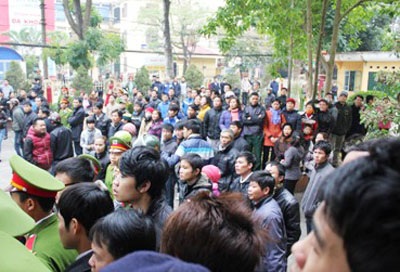 Sát thủ máu lạnh bật khóc nghe mô tả thương tích nạn nhân  - 3