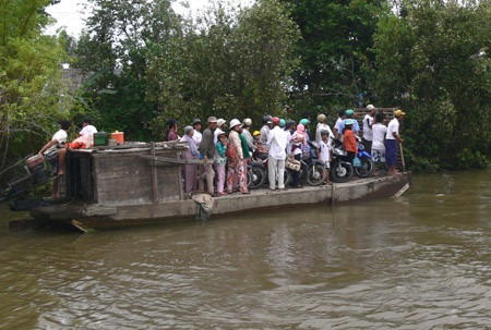 Vớt được thi thể nạn nhân vụ xe tải làm gãy cầu sắt - 2