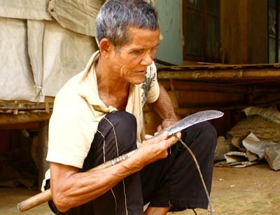 Người mù “huyền thoại” trên đỉnh Trường Sơn - 1 Người mù “huyền thoại” trên đỉnh Trường Sơn