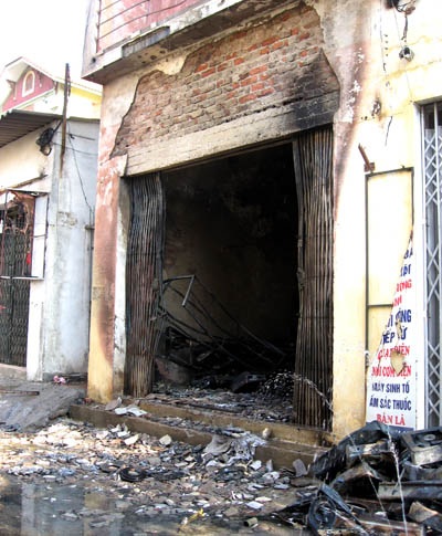 Lửa thiêu hàng gas, 2 mẹ con chết, nhiều người bỏng nặng - 7 Lửa thiêu hàng gas, 2 mẹ con chết, nhiều người bỏng nặng - 7