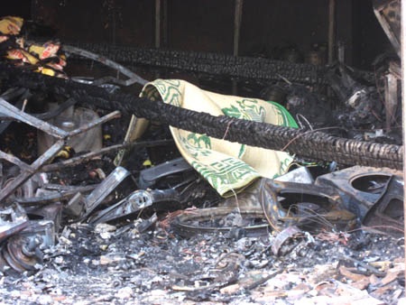 Lửa thiêu hàng gas, 2 mẹ con chết, nhiều người bỏng nặng - 10 Lửa thiêu hàng gas, 2 mẹ con chết, nhiều người bỏng nặng - 10