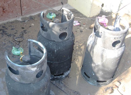 Lửa thiêu hàng gas, 2 mẹ con chết, nhiều người bỏng nặng - 9 Lửa thiêu hàng gas, 2 mẹ con chết, nhiều người bỏng nặng - 9