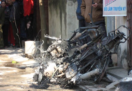 Lửa thiêu hàng gas, 2 mẹ con chết, nhiều người bỏng nặng - 11 Lửa thiêu hàng gas, 2 mẹ con chết, nhiều người bỏng nặng - 11