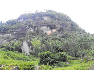 Chuyện ly kỳ về hồ tắm tiên ở Hà Giang - 1 Núi Phai Chỉ mang nhiều câu chuyện ly kỳ, huyền bí về những nàng tiên giáng trần.