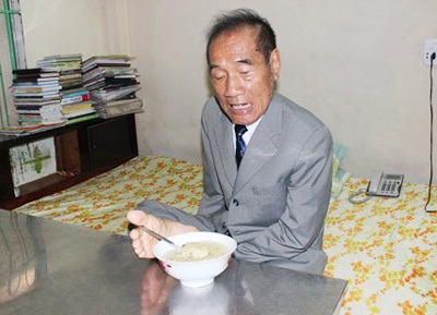 Chuyện ít biết về “người phi thường” Nguyễn Ngọc Ký - 1 Thầy Ký ăn bằng chân