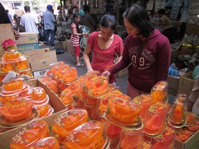 Mặt hàng bình dân được nhiều người ưa chuộng hơn.