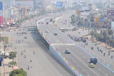 Đầu năm 2013, TP.HCM đã hoàn thành hai cầu vượt lắp ghép nhẹ đầu tiên - Ảnh: M.Vọng